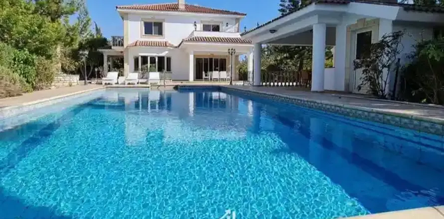 4 bedrooms House in Pyrgos, Cyprus No. 39329