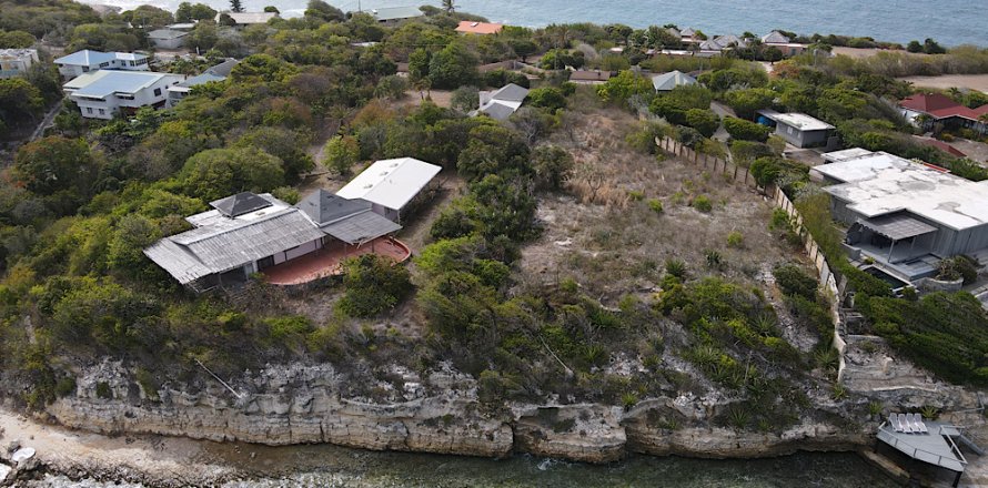 2347m² Land in Long Bay, Antigua and Barbuda No. 64975