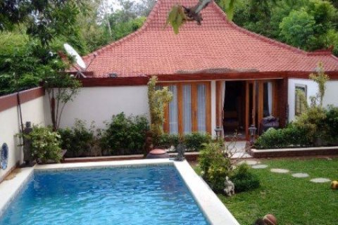 3 bedrooms Villa in Jimbaran, Indonesia No. 23130 1