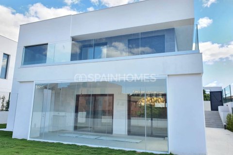 4 dormitorios Villa en Manilva, Spain No. 25733 8