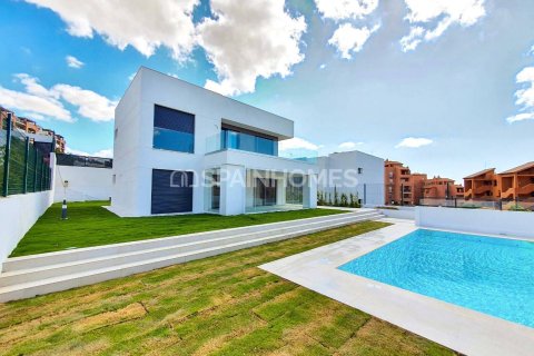 4 bedrooms Villa in Manilva, Spain No. 25733 1