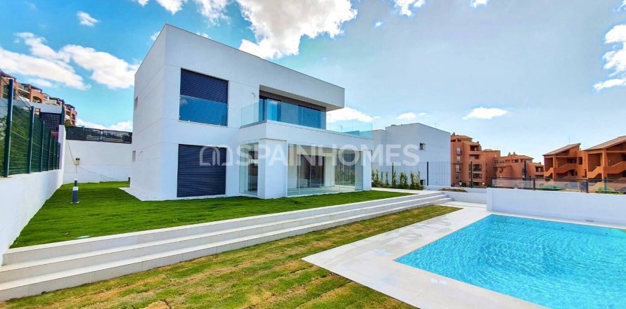 4 bedrooms Villa in Manilva, Spain No. 25733