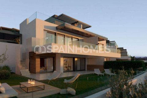 3 bedrooms Villa in Estepona, Spain No. 25698 6