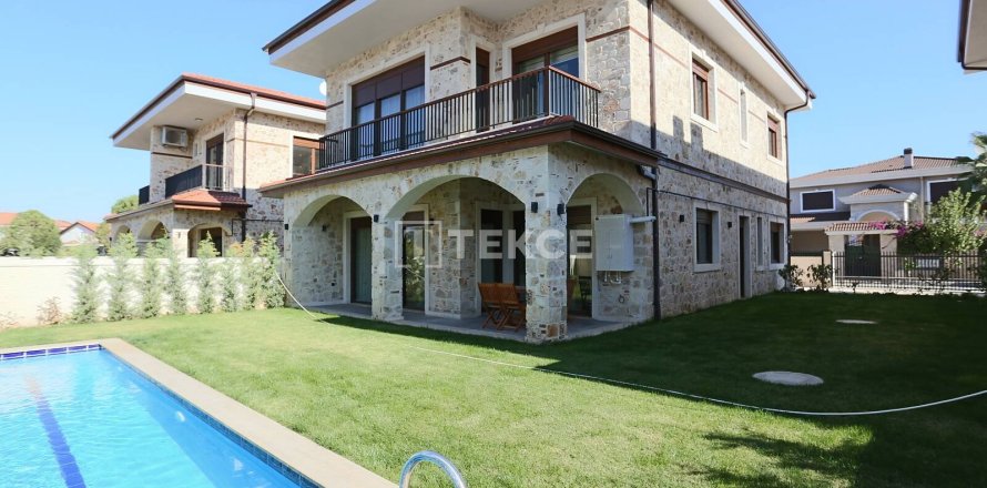 4+1 Villa à Dosemealti, Turkey No. 11781