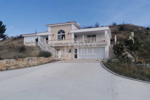 5 bedrooms House in Eptagonia, Cyprus No. 63343 1