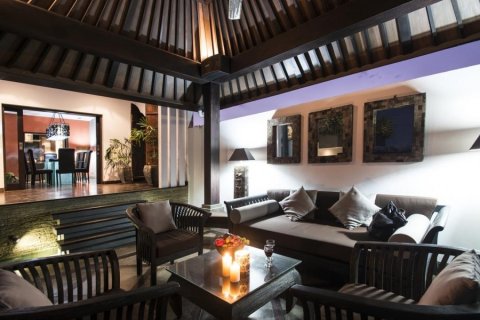 4 bedrooms Villa in Jimbaran, Indonesia No. 22972 2