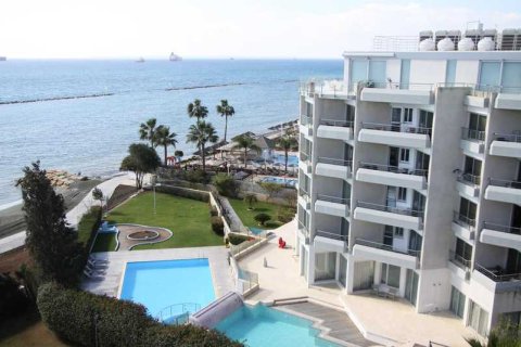 2 bedrooms Apartment in Limassol, Cyprus No. 65933 1