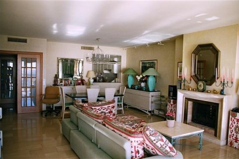 4 dormitorios Apartment en Lloret de Mar, Spain No. 25136 3