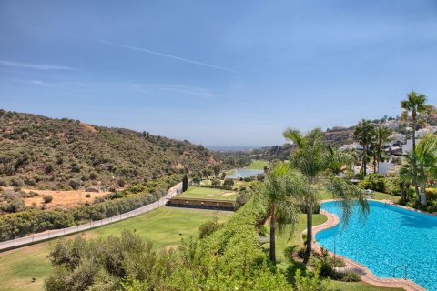 3 bedrooms Apartment in Benahavis, Spain No. 25141 3