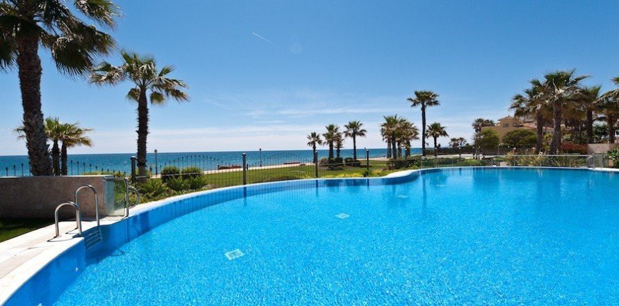 3 bedrooms Apartment in Estepona, Spain No. 25137