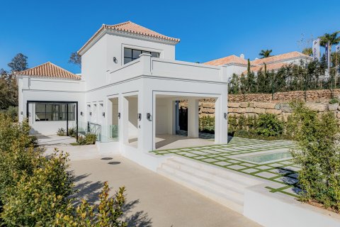 4 bedrooms Villa in Nueva Andalucia, Spain No. 27303 2