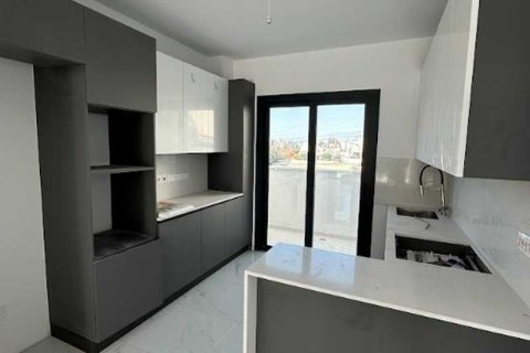 2 bedrooms Penthouse in Limassol, Cyprus No. 72612 4