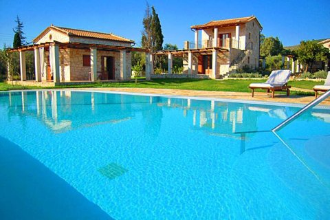 8 bedrooms Commercial property in Zakynthos, Greece No. 28097 1