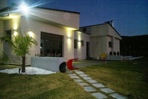 4 bedrooms House in Lagkadas, Greece No. 59519 1