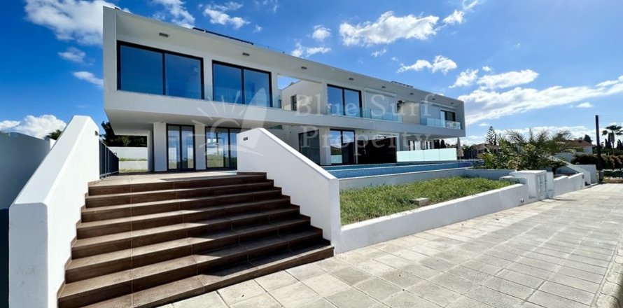 5 bedrooms Villa in Ayia Napa, Cyprus No. 36549