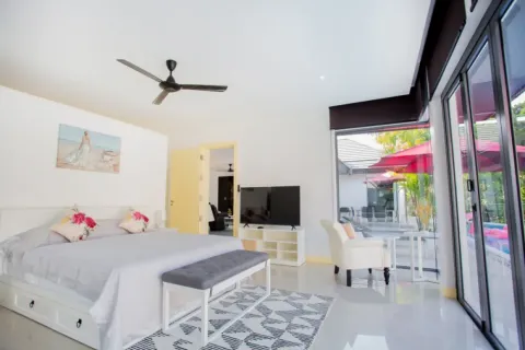 4 bedrooms Villa in Phuket, Thailand No. 342 10