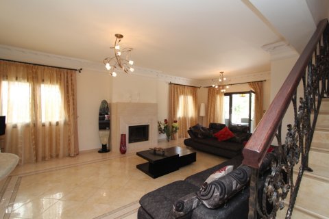 4 bedrooms Villa in Paralimni, Cyprus No. 36589 9