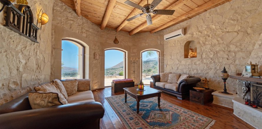 4 bedrooms Villa in Chania, Greece No. 23958