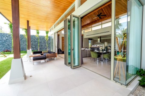 3 bedrooms Villa in Phuket, Thailand No. 937 12