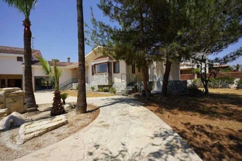 5 bedrooms House in Latsia, Cyprus No. 74814 3