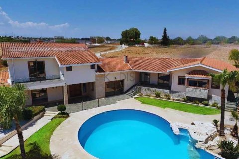 5 bedrooms House in Latsia, Cyprus No. 74814 1