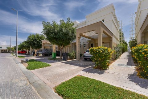 2 bedrooms Townhouse in Al Ghadeer, UAE No. 22439 1