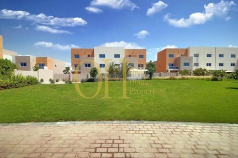 3 dormitorios Townhouse en Al Reef, UAE No. 61249 1