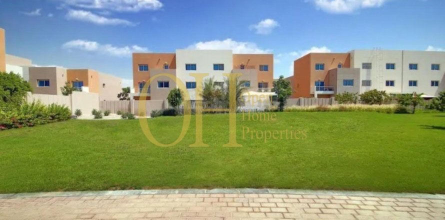 3 dormitorios Townhouse en Al Reef, UAE No. 61249