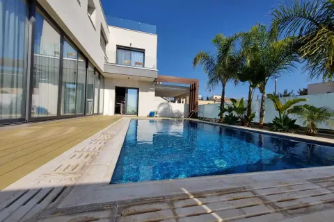 4 bedrooms Villa in Germasogeia, Cyprus No. 30377 2