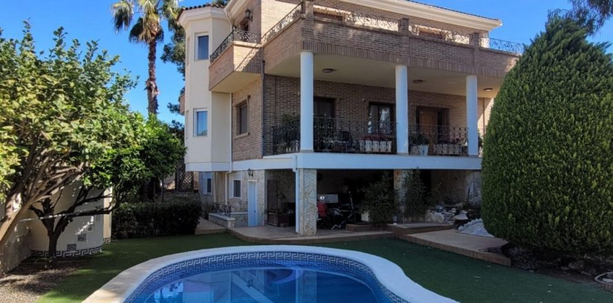 5 bedrooms Villa in Ciudad Quesada, Spain No. 27483