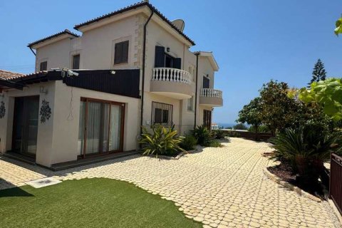 4 bedrooms Villa in Kouklia, Cyprus No. 30541 1