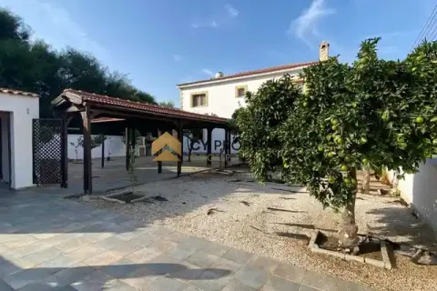 5 dormitorios House en Oroklini, Cyprus No. 30537 1