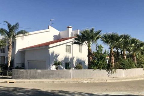 7 dormitorios Villa en Latsia, Cyprus No. 75682 2