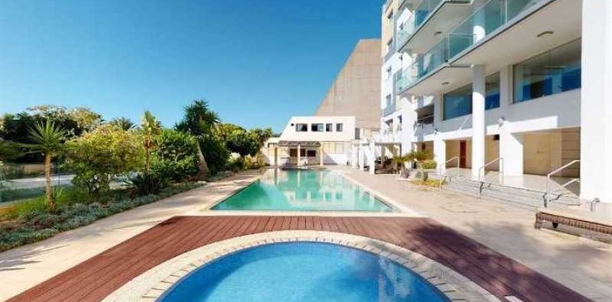 4 bedrooms Apartment in Agios Tychonas, Cyprus No. 34856