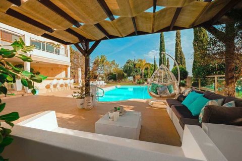 8 bedrooms Villa in Tala, Cyprus No. 30966 4