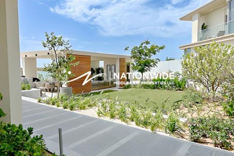 7 bedrooms Villa in Abu Dhabi, UAE No. 71155 1