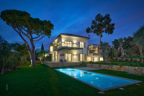 5 bedrooms Villa in Cannes, France No. 67297 1