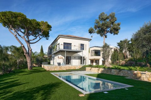 5 bedrooms Villa in Cannes, France No. 67297 2