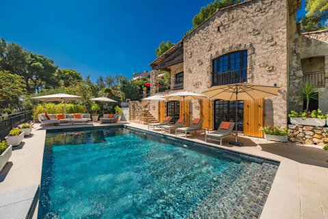 5 bedrooms Villa in Antibes, France No. 67296 5