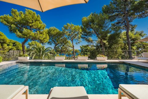 5 bedrooms Villa in Antibes, France No. 67296 2