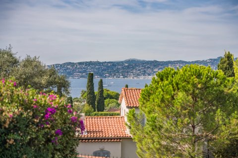 5 bedrooms Villa in Antibes, France No. 67292 5