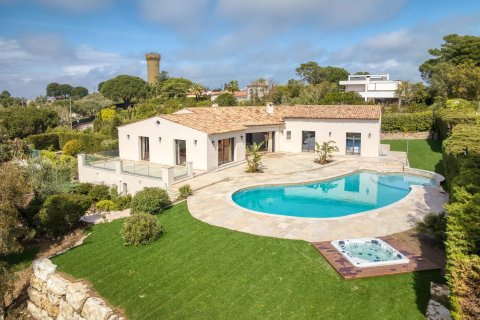 5 bedrooms Villa in Cannes, France No. 69170 4