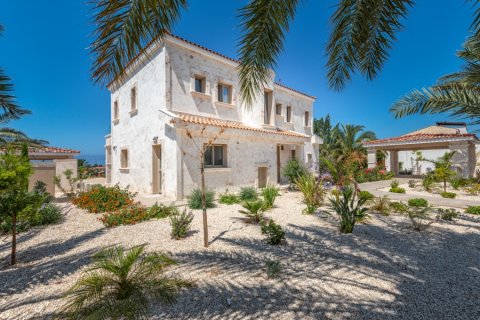 4 bedrooms Villa in Paphos, Cyprus No. 38079 2