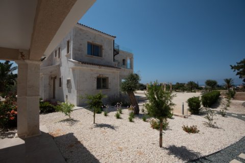 4 bedrooms Villa in Paphos, Cyprus No. 38079 3