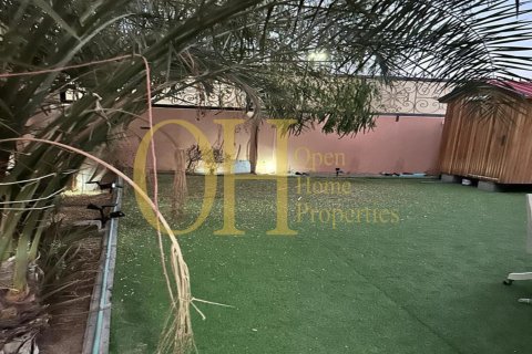 5 bedrooms Townhouse in Al Reef, UAE No. 8851 1