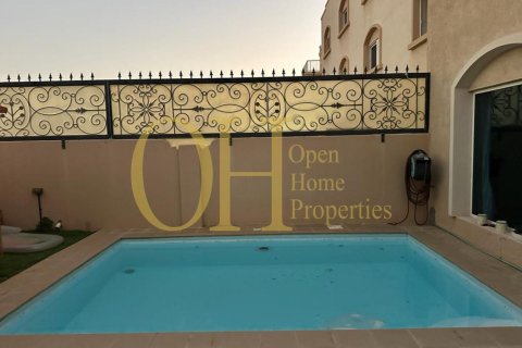 5 bedrooms Townhouse in Al Reef, UAE No. 8851 2