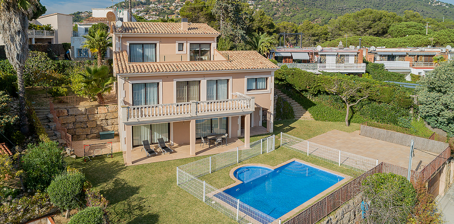 6 dormitorios House en Lloret de Mar, Spain No. 25941