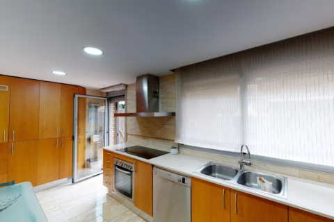 4 dormitorios Apartment en Castelldefels, Spain No. 25907 5