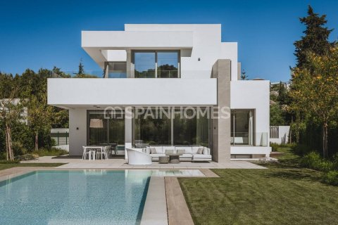 5 dormitorios Villa en Estepona, Spain No. 25872 1