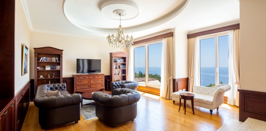 4 bedrooms Villa in Budva, Montenegro No. 67038